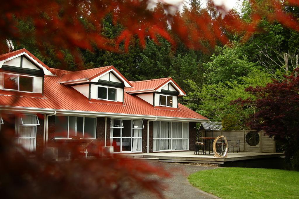 Redwood Lodge Bed And Breakfast Otorohanga Exterior photo